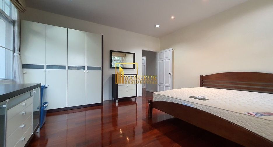 Casa en alquiler de 3 habitaciones en Yan Nawa, Bangkok