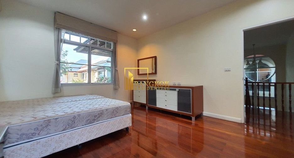 Casa en alquiler de 3 habitaciones en Yan Nawa, Bangkok