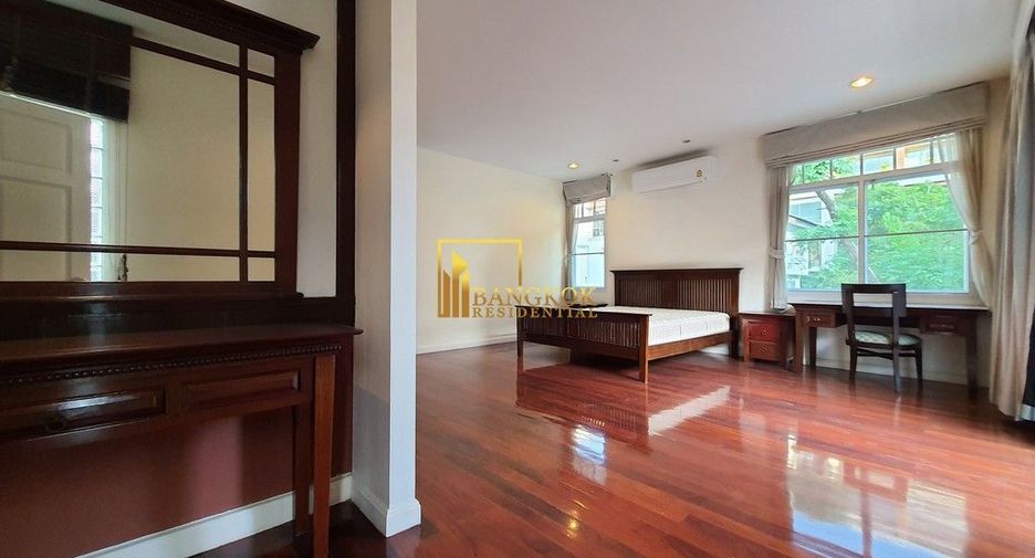 Casa en alquiler de 3 habitaciones en Yan Nawa, Bangkok