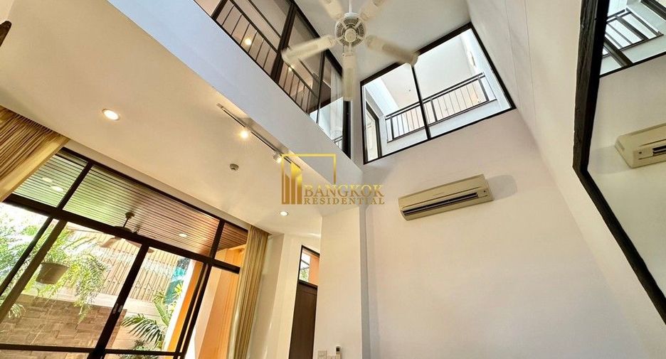 Haus zur Miete mit 3 Zimmer in Watthana, Bangkok