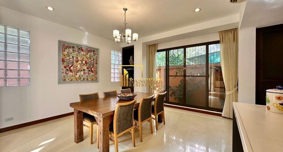 Haus zur Miete mit 3 Zimmer in Watthana, Bangkok
