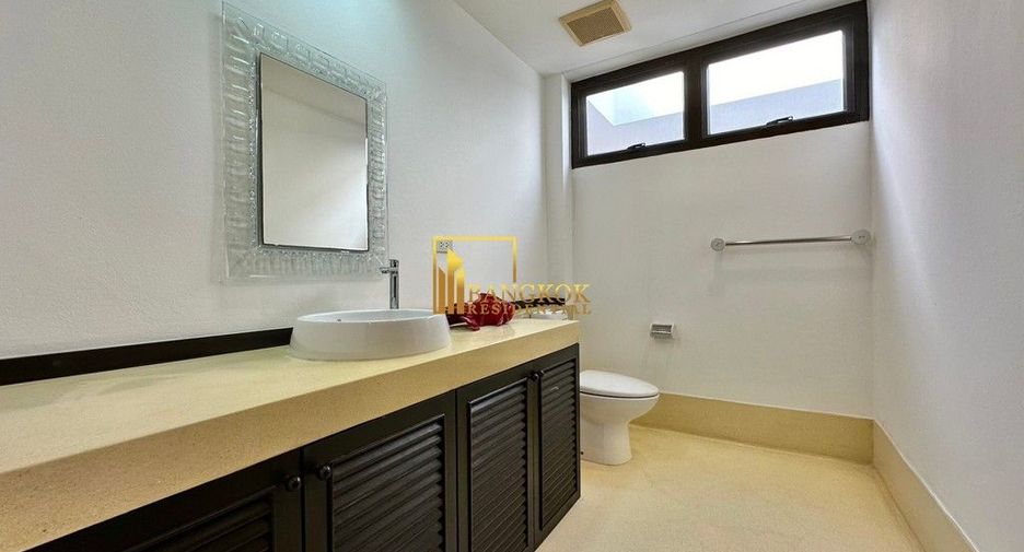 Haus zur Miete mit 3 Zimmer in Watthana, Bangkok