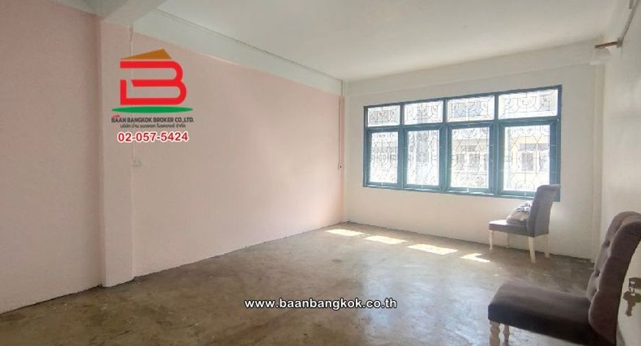 For sale 2 bedrooms retail Space in Phra Khanong, Bangkok