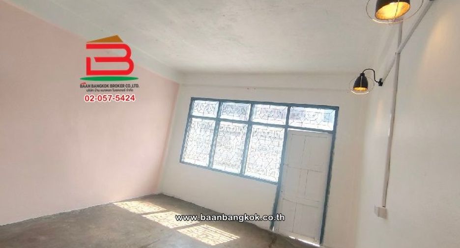 For sale 2 bedrooms retail Space in Phra Khanong, Bangkok