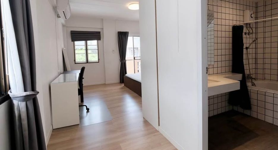 Casa adosada en alquiler de 4 habitaciones en Bang Na, Bangkok