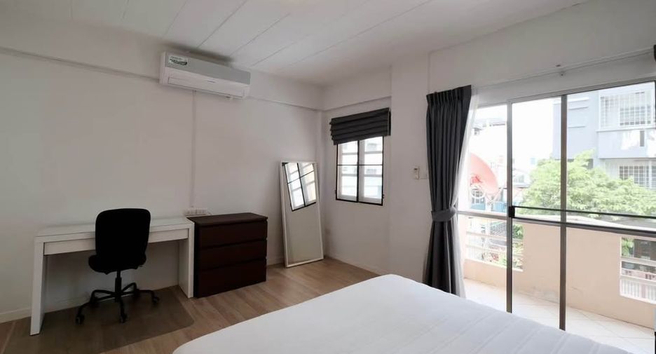 Casa adosada en alquiler de 4 habitaciones en Bang Na, Bangkok