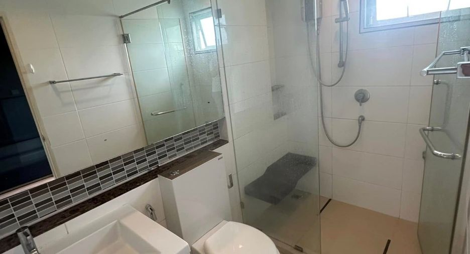 Аренда 3 спальни дом в Банг Капи, Бангкок