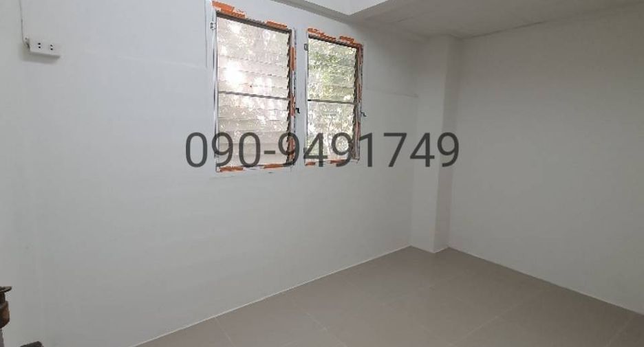 For rent 4 bedrooms retail Space in Bangkok Noi, Bangkok