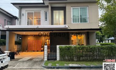 Casa en alquiler de 3 habitaciones en Bang Na, Bangkok