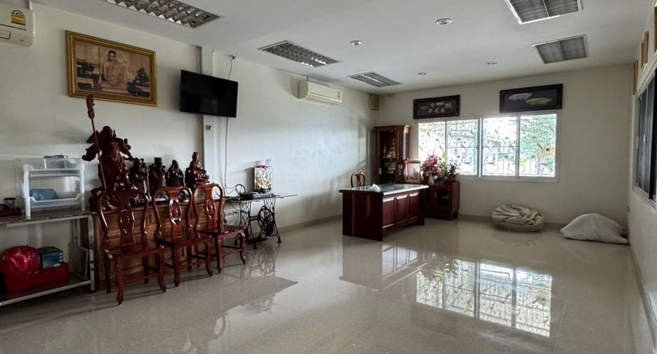For rent warehouse in Mueang Nakhon Pathom, Nakhon Pathom