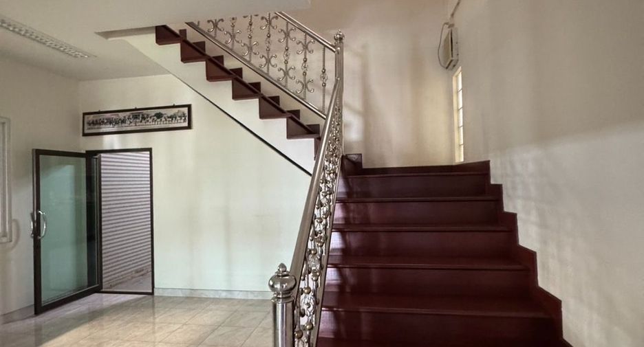 For rent warehouse in Mueang Nakhon Pathom, Nakhon Pathom