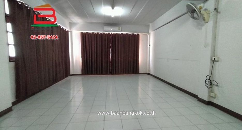 Gewerbefläche zum Kauf mit 8 Zimmer in Khlong Luang, Pathum Thani