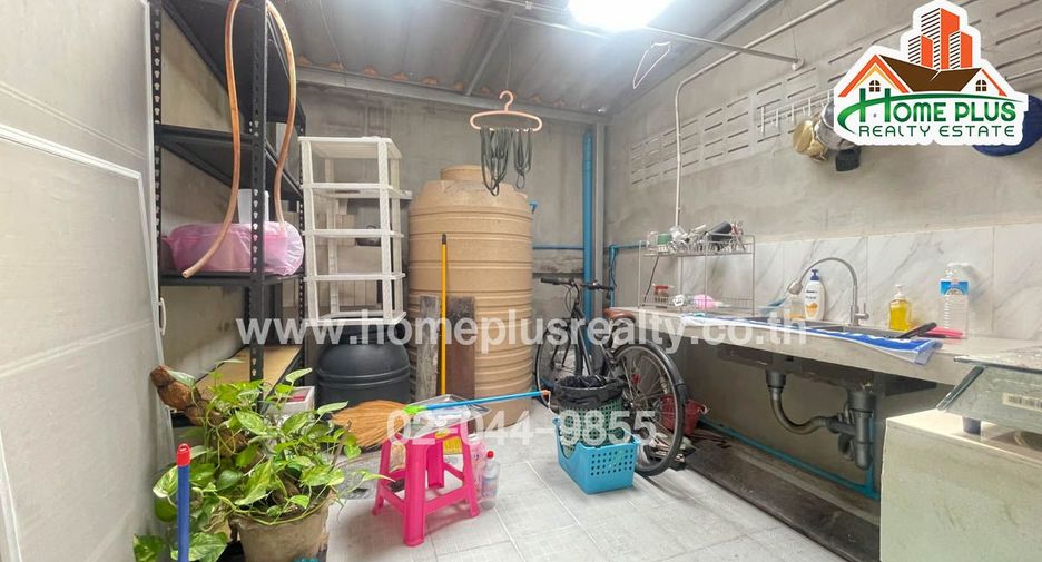 For sale 2 bedrooms townhouse in Huai Khwang, Bangkok