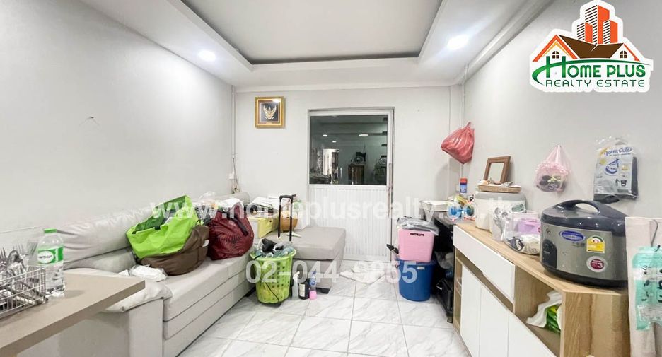 For sale 2 bedrooms townhouse in Huai Khwang, Bangkok
