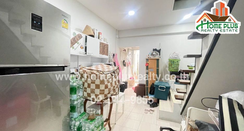 For sale 2 bedrooms townhouse in Huai Khwang, Bangkok