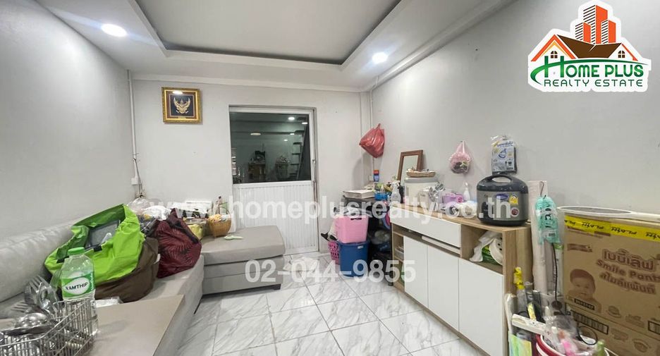 For sale 2 bedrooms townhouse in Huai Khwang, Bangkok