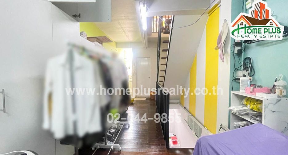 For sale 2 bedrooms townhouse in Huai Khwang, Bangkok