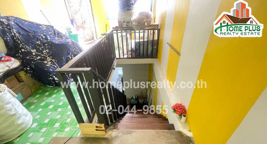 For sale 2 bedrooms townhouse in Huai Khwang, Bangkok