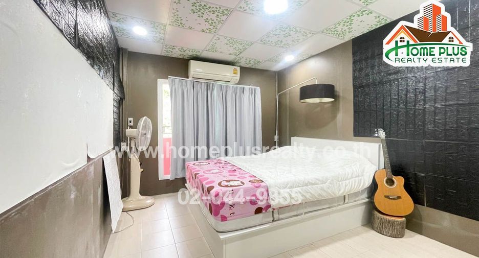For sale 2 bedrooms townhouse in Huai Khwang, Bangkok