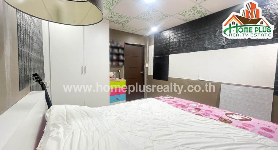 For sale 2 bedrooms townhouse in Huai Khwang, Bangkok