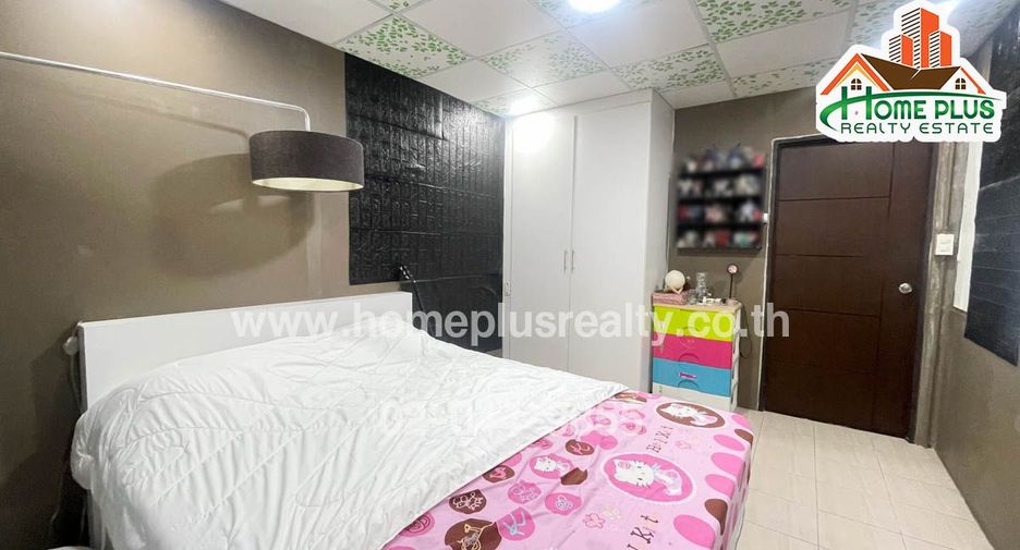 For sale 2 bedrooms townhouse in Huai Khwang, Bangkok