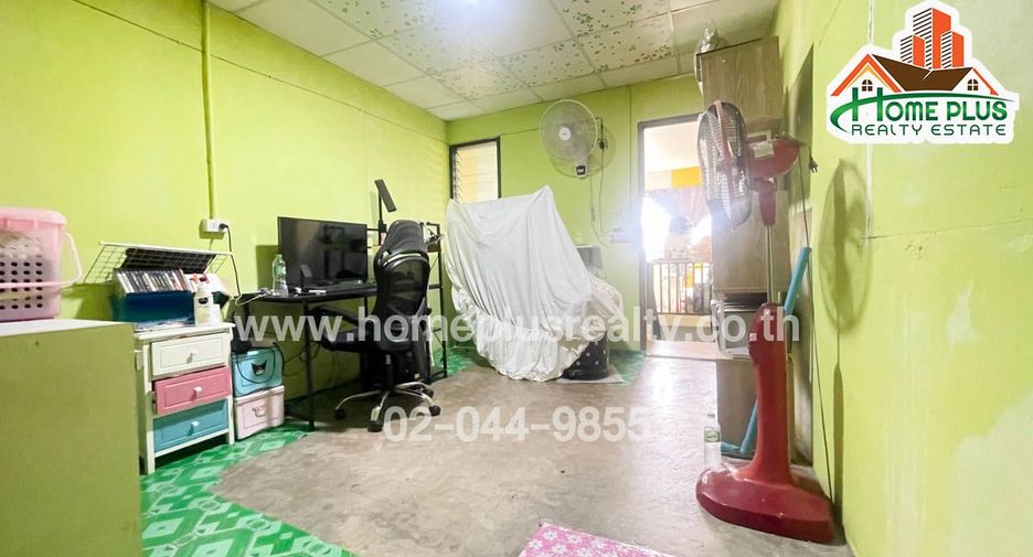 For sale 2 bedrooms townhouse in Huai Khwang, Bangkok