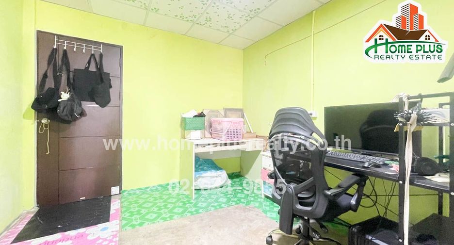 For sale 2 bedrooms townhouse in Huai Khwang, Bangkok