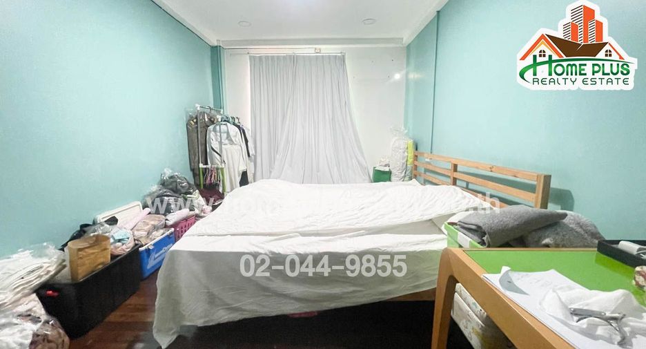 For sale 2 bedrooms townhouse in Huai Khwang, Bangkok