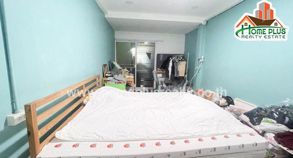 For sale 2 bedrooms townhouse in Huai Khwang, Bangkok