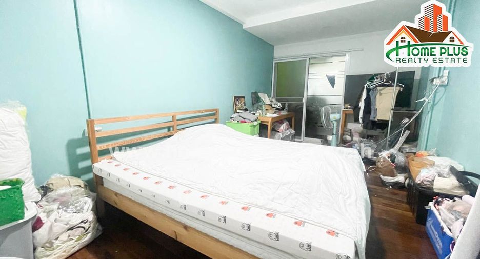 For sale 2 bedrooms townhouse in Huai Khwang, Bangkok