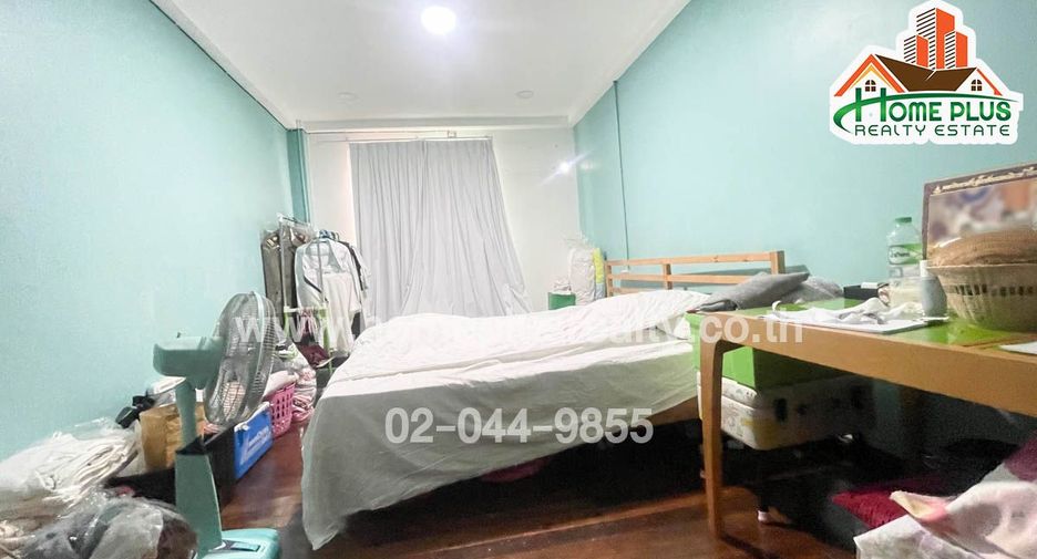 For sale 2 bedrooms townhouse in Huai Khwang, Bangkok