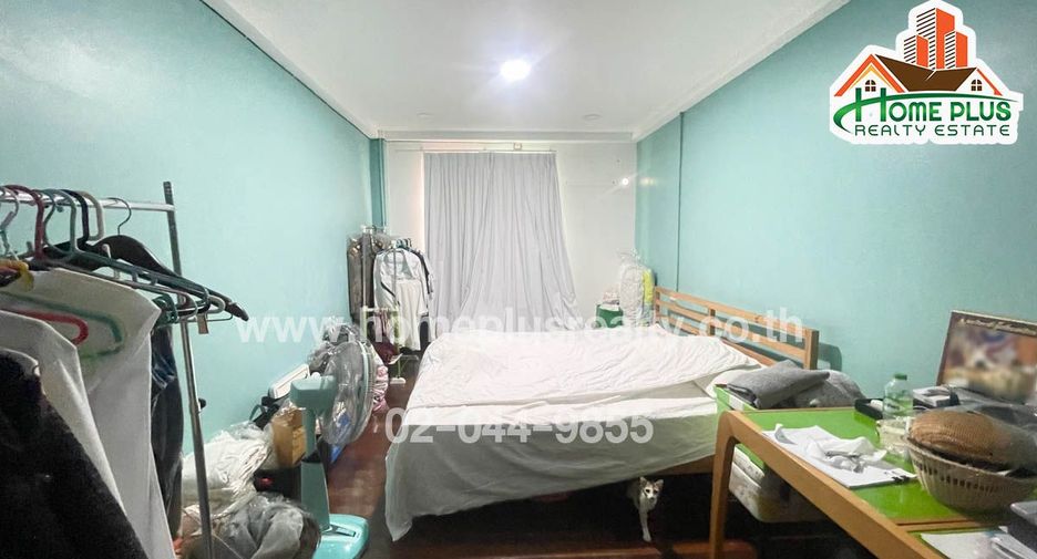 For sale 2 bedrooms townhouse in Huai Khwang, Bangkok