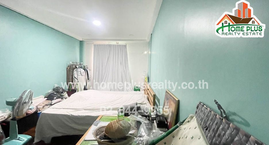 For sale 2 bedrooms townhouse in Huai Khwang, Bangkok