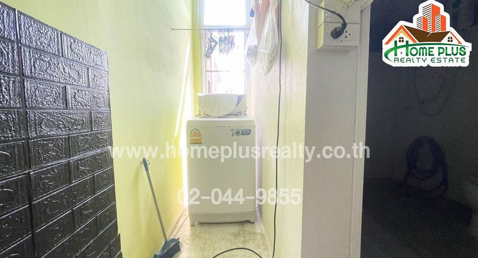 For sale 2 bedrooms townhouse in Huai Khwang, Bangkok