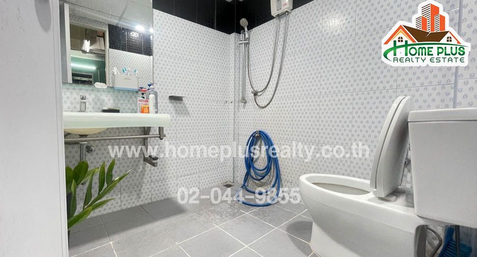 For sale 2 bedrooms townhouse in Huai Khwang, Bangkok