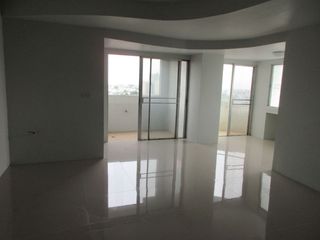 À vendre studio condo à Thon Buri, Bangkok