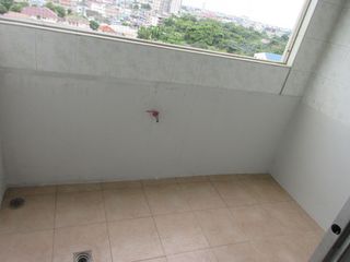 À vendre studio condo à Thon Buri, Bangkok