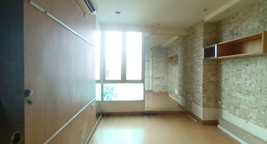 For sale スタジオ condo in Yan Nawa, Bangkok