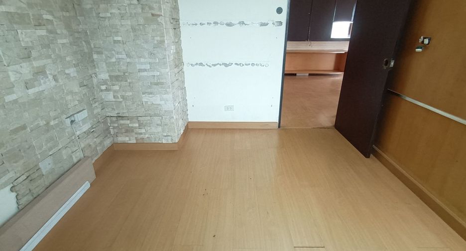 For sale スタジオ condo in Yan Nawa, Bangkok