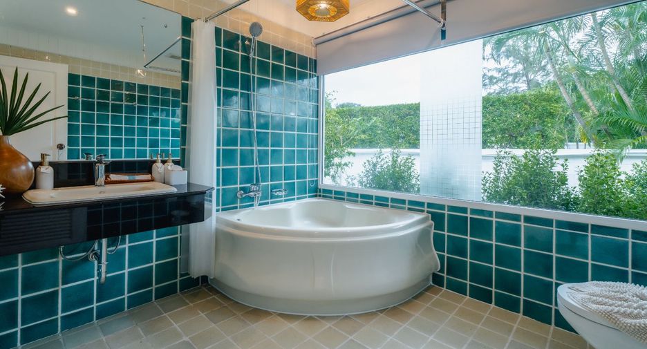 For rent 4 bedrooms villa in Mueang Phuket, Phuket