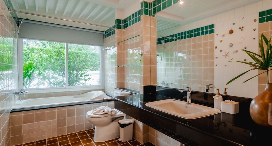 For rent 4 bedrooms villa in Mueang Phuket, Phuket