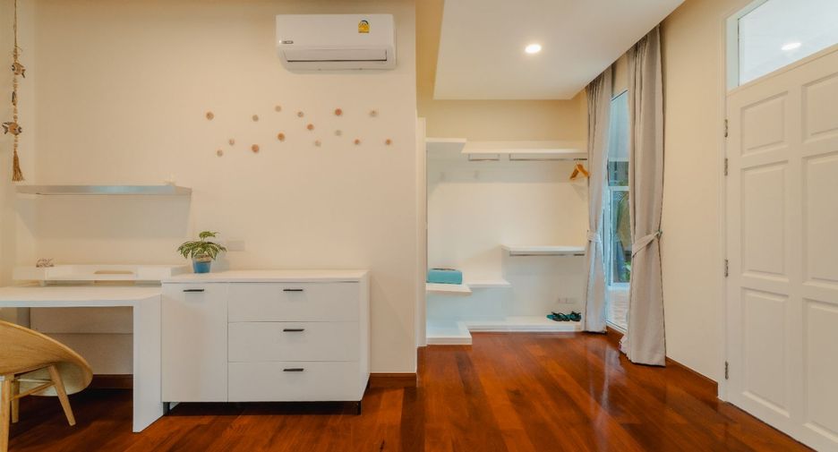 For rent 4 bedrooms villa in Mueang Phuket, Phuket