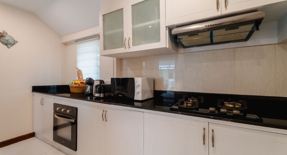 For rent 4 bedrooms villa in Mueang Phuket, Phuket
