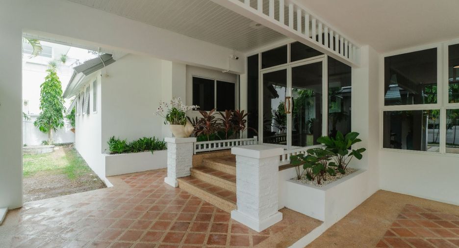 For rent 4 bedrooms villa in Mueang Phuket, Phuket