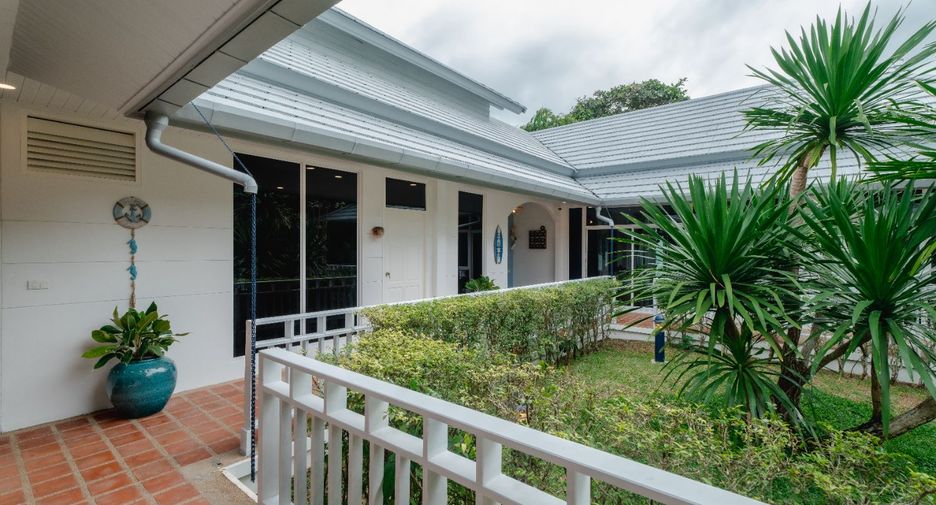 For rent 4 bedrooms villa in Mueang Phuket, Phuket