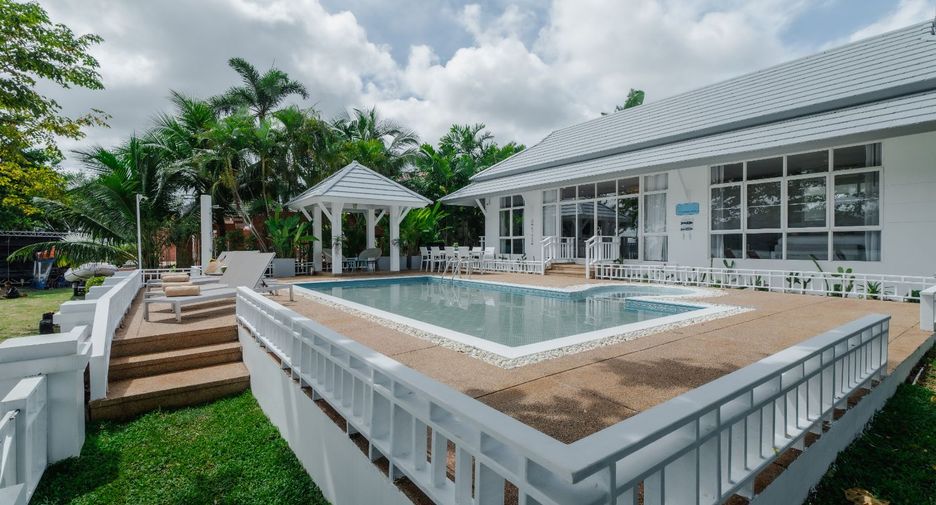 For rent 4 bedrooms villa in Mueang Phuket, Phuket