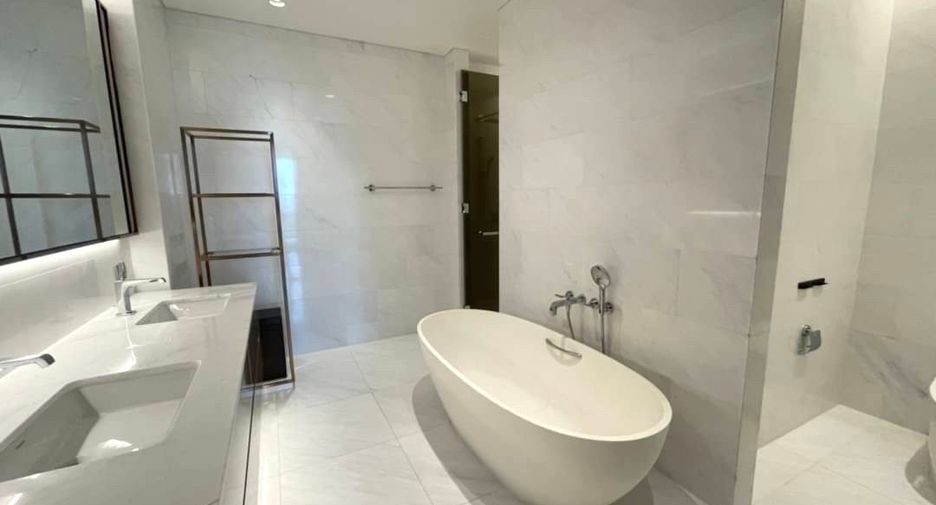 For sale 2 ベッドルーム condo in Pathum Wan, Bangkok