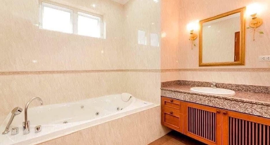 For sale 6 bedrooms condo in Mueang Phuket, Phuket