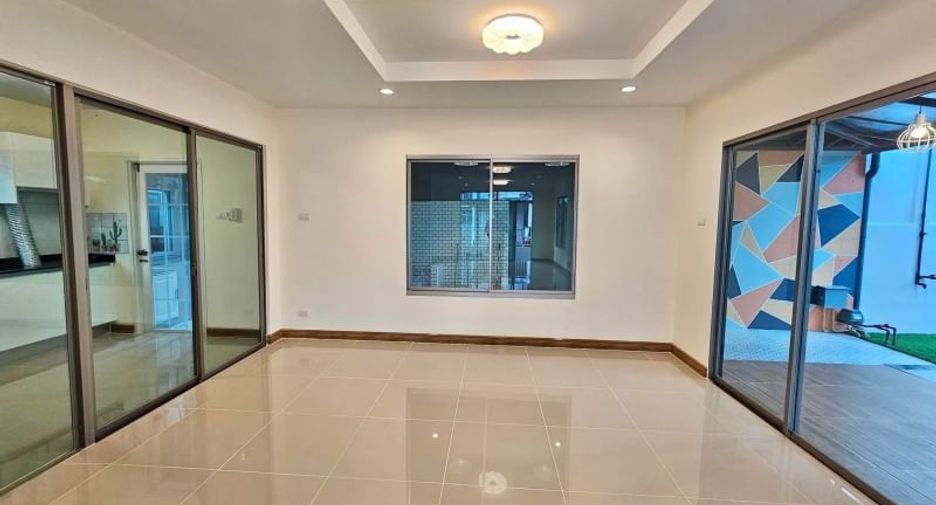 For sale 3 bedrooms house in Si Racha, Chonburi
