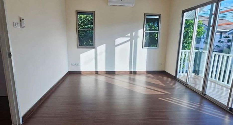 For sale 3 bedrooms house in Si Racha, Chonburi